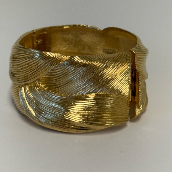 Vintage Nina Ricci Wide Cuff Bracelet Golden - Picture 4 of 13